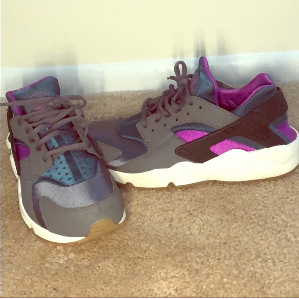 Nike Hurache Sneakers